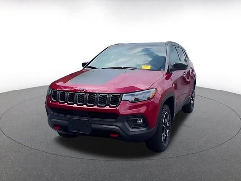 Used 2025 Jeep Compass Trailhawk AWD/4WD image 14