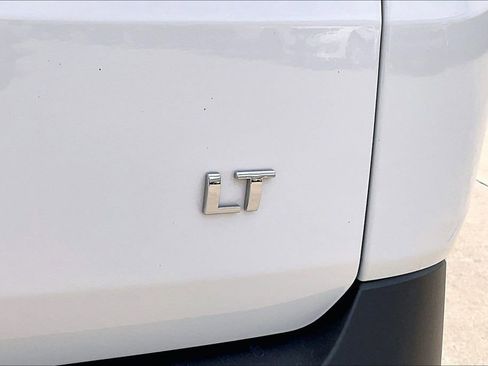 Used 2023 Chevrolet Traverse LT FWD image 8