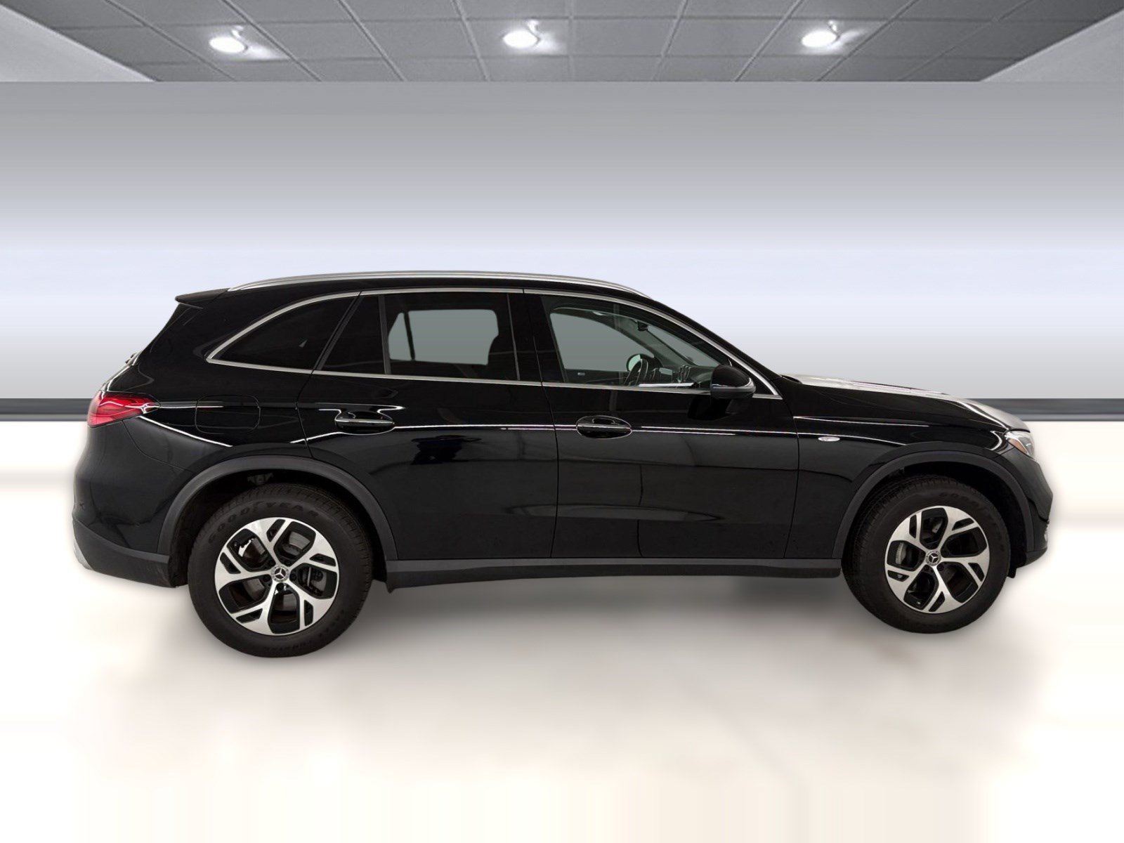Used 2025 Mercedes-Benz GLC 350e 4MATIC image 8