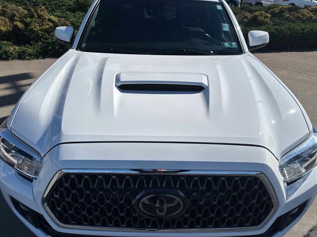 Used 2019 Toyota Tacoma TRD Sport AWD/4WD image 3