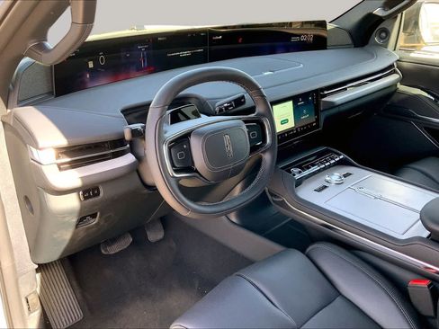 New 2026 Lincoln Navigator Reserve w/ Jet Appearance Package AWD/4WD image 8