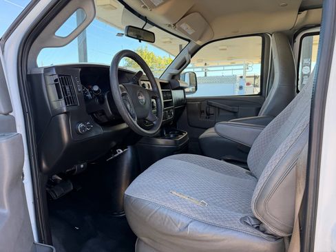 Used 2016 GMC Savana 2500 Extended image 12