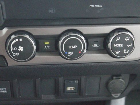 Used 2021 Toyota Tacoma SR AWD/4WD image 23