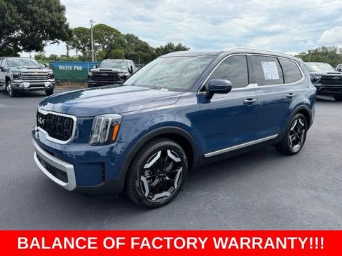 Used 2024 Kia Telluride EX w/ EX Captain's Chair Package FWD image 3
