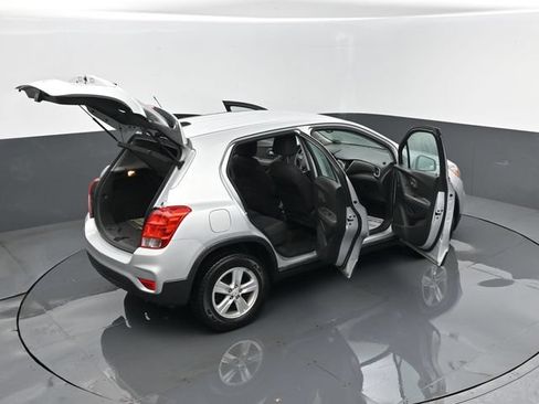 Used 2017 Chevrolet Trax LS AWD/4WD image 26