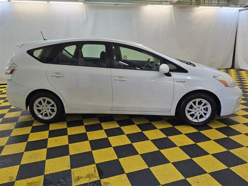 Used 2014 Toyota Prius V Two image 2
