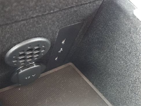 Certified 2025 Porsche Taycan image 21