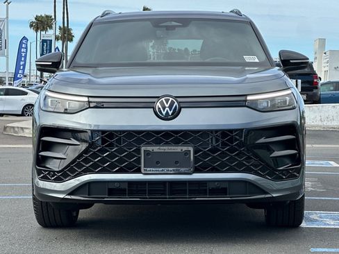 New 2026 Volkswagen Tiguan SE R-Line FWD image 3