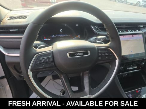 Used 2023 Jeep Grand Cherokee Limited AWD/4WD image 9