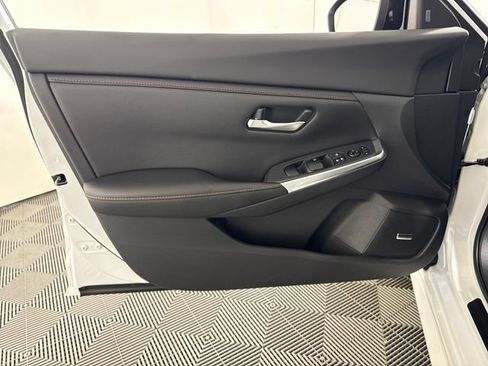 Used 2022 Nissan Sentra SR w/ SR Premium Package FWD image 28
