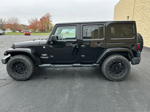 Used 2014 Jeep Wrangler Unlimited Sahara w/ Dual Top Group AWD/4WD image 2