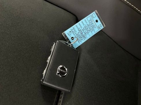 Certified 2023 Volvo XC40 B5 Ultimate w/ Protection Package Premier image 46