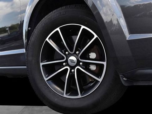 Used 2018 Dodge Journey SE w/ Blacktop Package FWD image 3