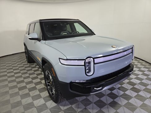 Used 2024 Rivian R1S Adventure AWD/4WD image 7