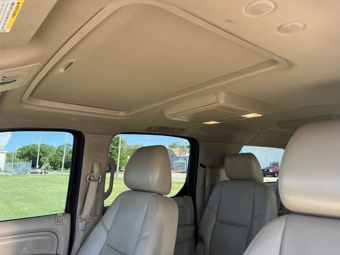 Used 2013 Cadillac Escalade ESV Premium AWD/4WD image 20