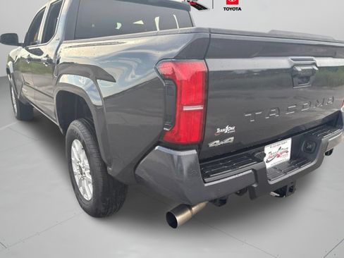 Used 2025 Toyota Tacoma SR5 AWD/4WD image 29