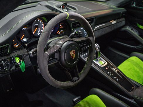 Used 2019 Porsche 911 GT3 RS w/ Weissach Package RWD image 6
