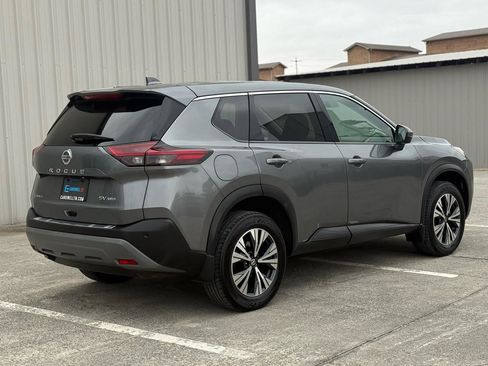 Used 2021 Nissan Rogue SV image 5