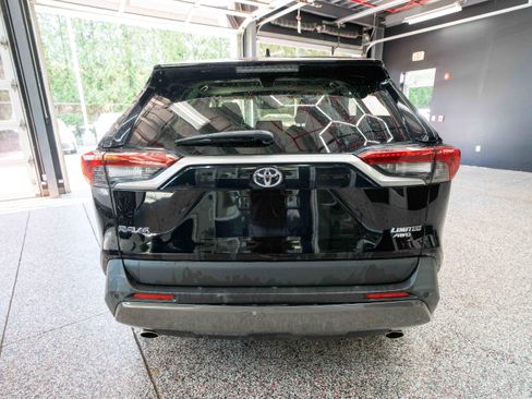 Used 2020 Toyota RAV4 Limited AWD/4WD image 3