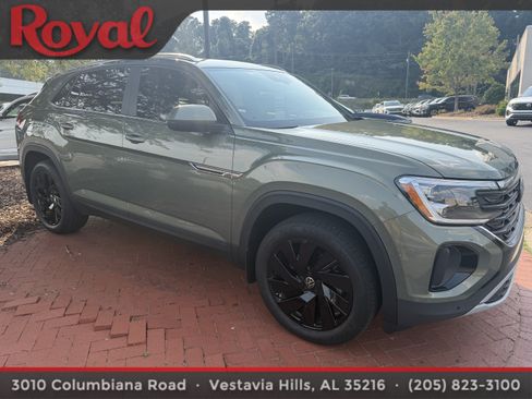 Certified 2026 Volkswagen Atlas Cross Sport SE w/ Panoramic Sunroof Package FWD image 5