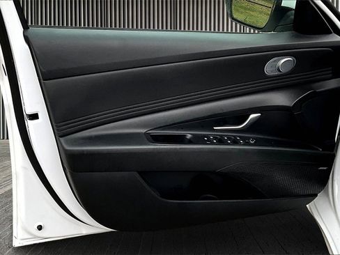 Used 2021 Hyundai Elantra Limited image 23