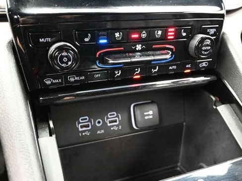 Used 2023 Jeep Grand Cherokee Overland AWD/4WD image 47