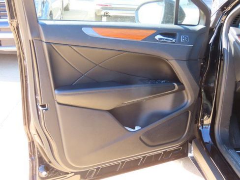 Used 2019 Lincoln MKC Reserve image 23