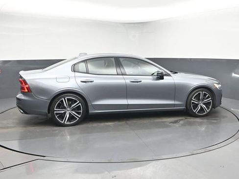 Used 2021 Volvo S60 T5 R-Design image 8