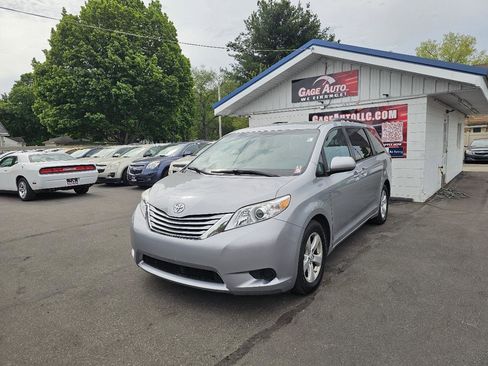 Used 2016 Toyota Sienna LE FWD image 4