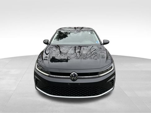 Used 2025 Volkswagen Jetta S image 8