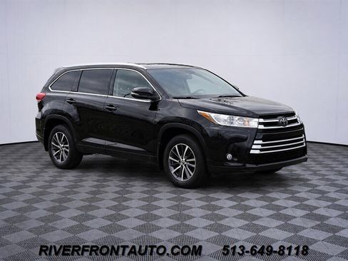Used 2017 Toyota Highlander XLE AWD/4WD image 9