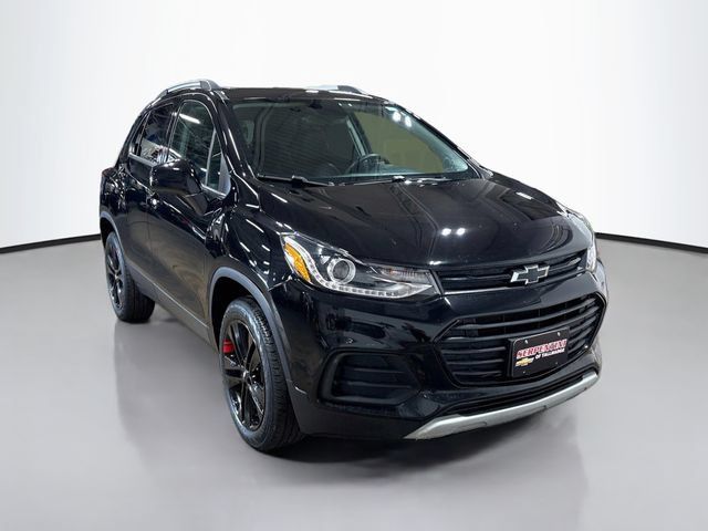 Used 2021 Chevrolet Trax LT w/ Redline Edition AWD/4WD image 3