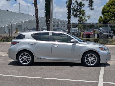 Used 2013 Lexus CT 200h w/ Premium Pkg w/Navigation FWD image 4