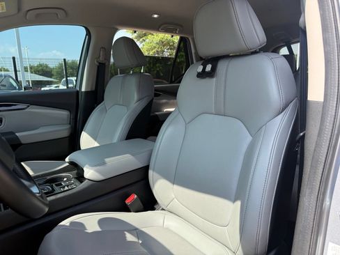 Used 2025 Honda Pilot EX-L image 11