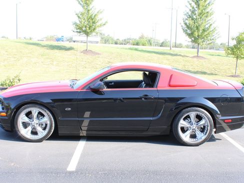 Used 2006 Ford Mustang GT RWD image 26