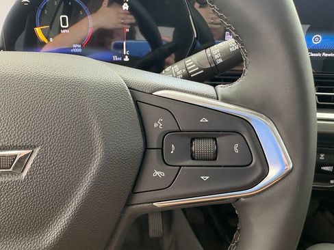 New 2026 Chevrolet Trax ACTIV w/ Sunroof Package FWD image 5