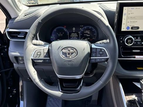 Used 2026 Toyota Highlander Platinum AWD/4WD image 19