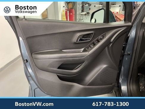 Used 2022 Chevrolet Trax LS w/ Tint and Cruise Package image 25