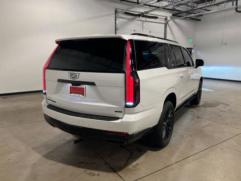 Used 2025 Cadillac Escalade ESV Sport Platinum AWD/4WD image 3