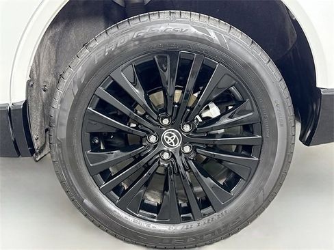 Certified 2023 Toyota Venza Nightshade image 29