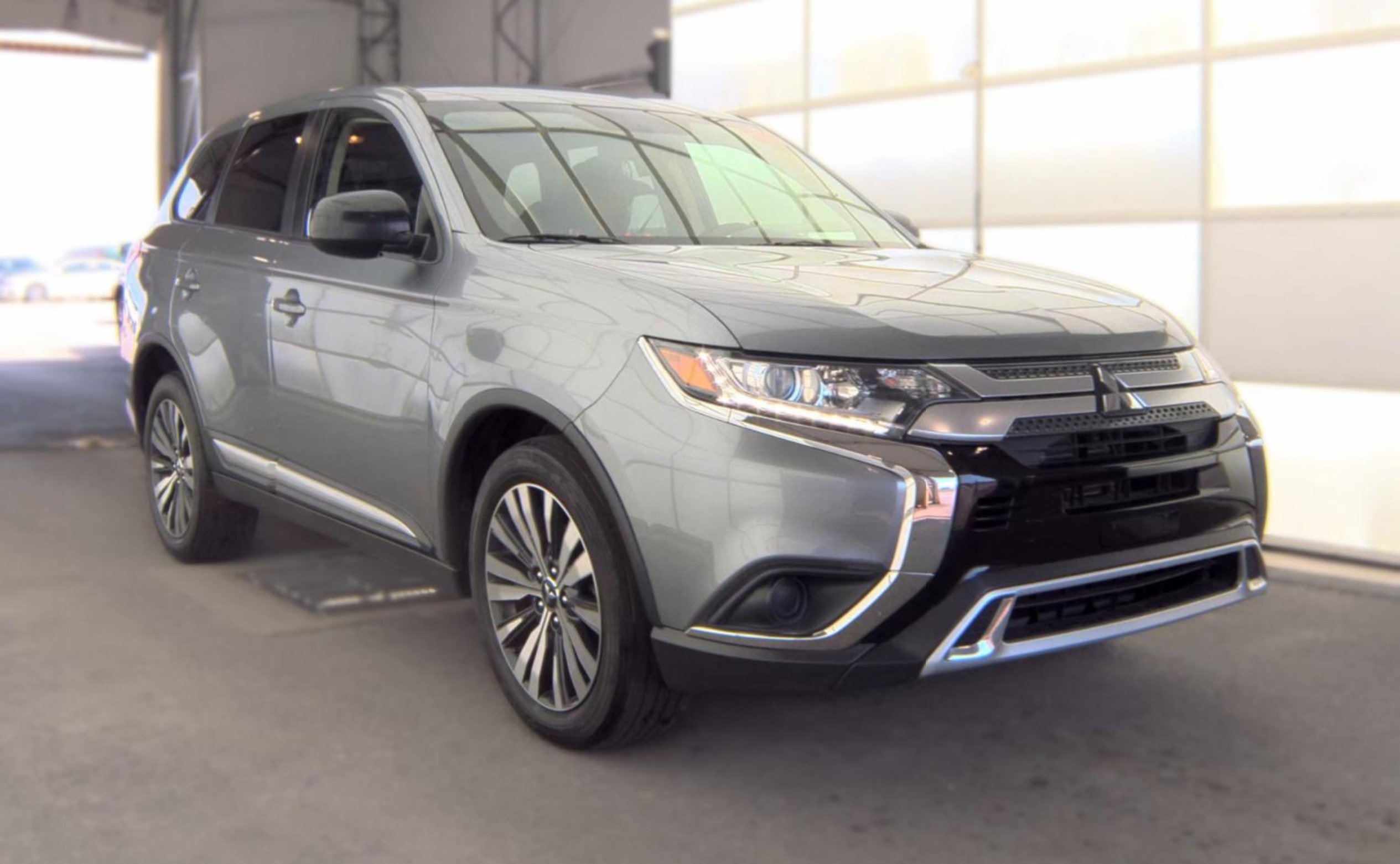 Used 2020 Mitsubishi Outlander ES AWD/4WD image 3