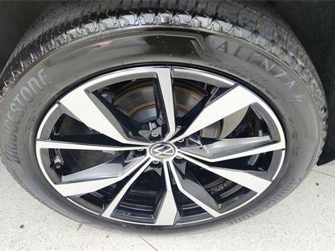 Used 2024 Volkswagen Atlas SEL Premium R-Line image 64