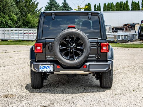 Used 2025 Jeep Wrangler Unlimited Sahara AWD/4WD image 3