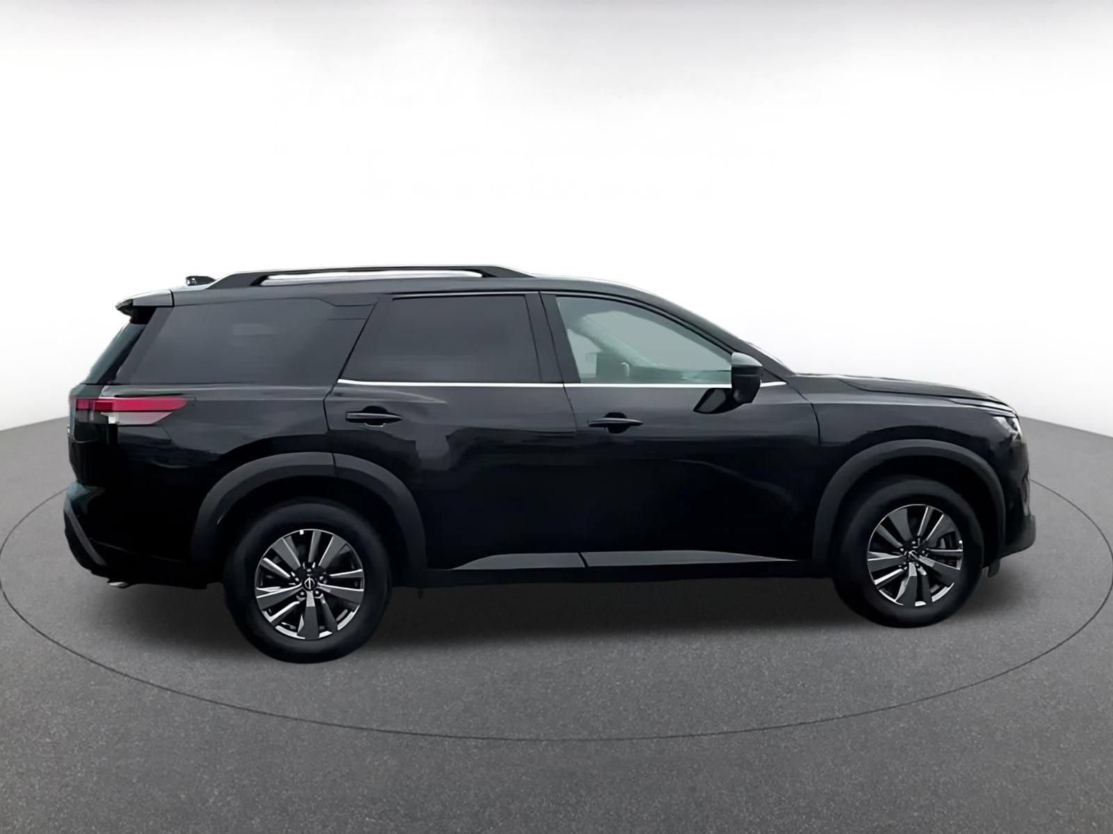 Used 2025 Nissan Pathfinder SV FWD image 15