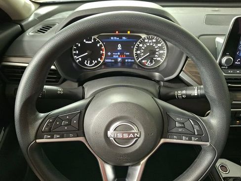 Used 2023 Nissan Altima 2.5 SV FWD image 18