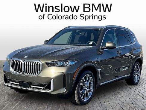 New 2026 BMW X5 xDrive50e w/ Premium Package AWD/4WD image 3