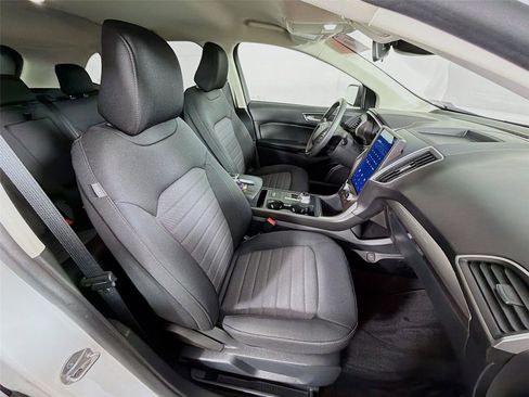 Used 2021 Ford Edge SE image 26