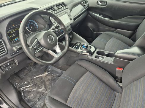 Used 2019 Nissan Leaf SV w/ SV Technology Package image 11