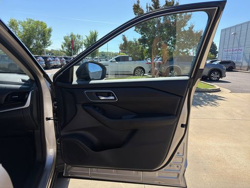Used 2024 Nissan Rogue Platinum w/ Platinum Premium Package AWD/4WD image 20