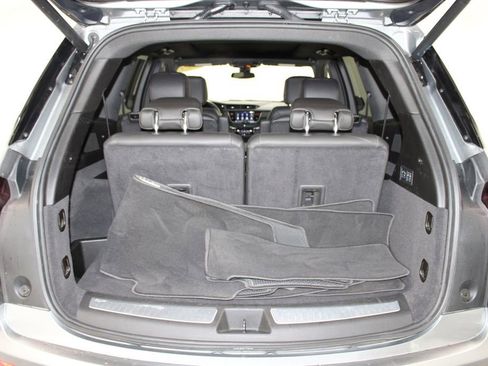 Used 2025 Cadillac XT6 Premium Luxury image 16